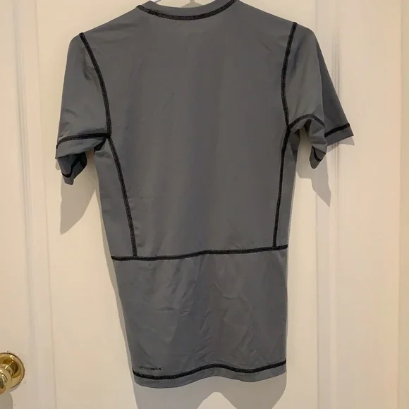 Men’s Reebok training shirt - Picture 5 of 5